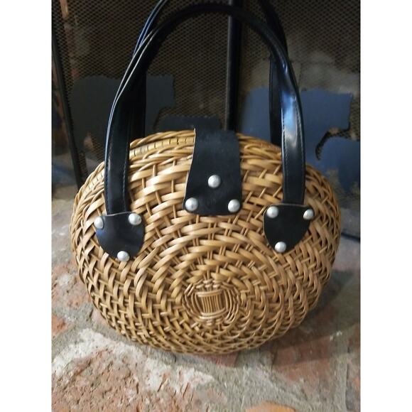 Vintage 1950's Tan Wicker Basket Purse‎ Handbag Weaved Clam Shape Black Handles - Picture 2 of 16